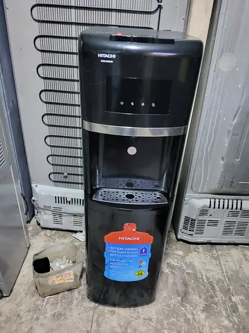 Bottom load water dispenser