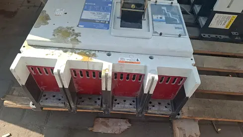 RW 70k Heavy-Duty Circuit Breaker 2000A 4pole