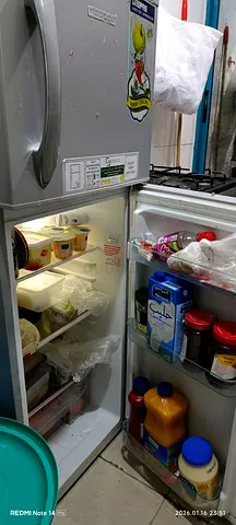 Geepas 180L Refrigerator with Turbo Cooling and Stylish Design