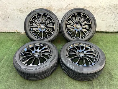 Genuine 20” Range Rover gloss black Rims with Tyres