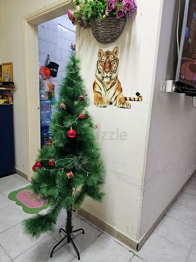 Christmas tree65105863961602112