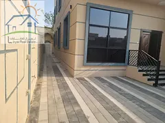 3 BEDROOM HALL TOWNHOUSE WITH 4 WASHROOMS MAIN ROAD