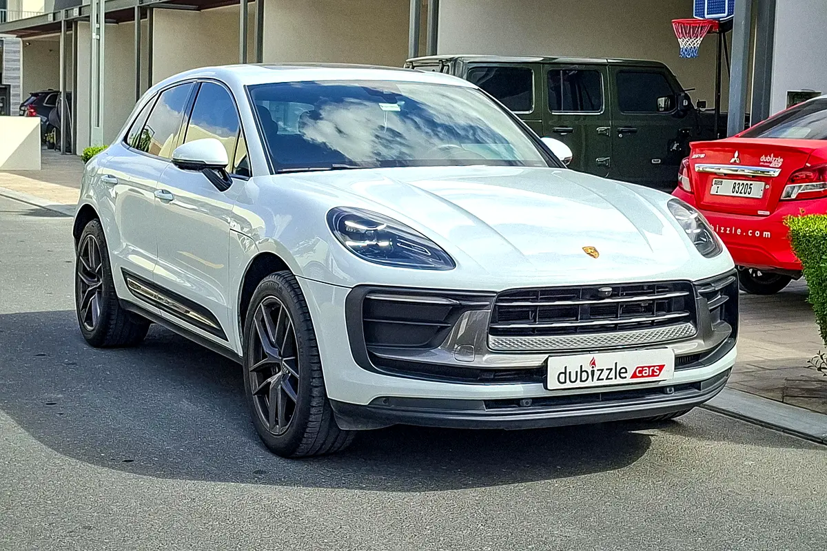 Porsche Macan 2022 — photo 1 of 16