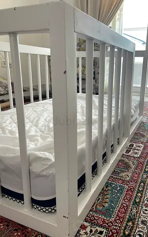 Sturdy White Crib in Great Condition