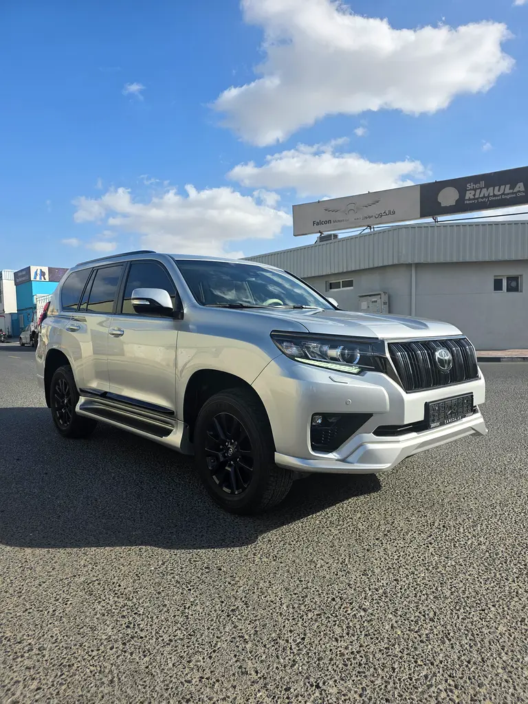 Toyota Prado 2022 — photo 1 of 8