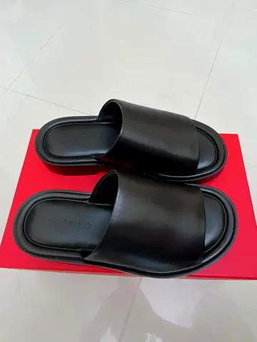 FerragamoStylish Black Slide Sandals 42EU