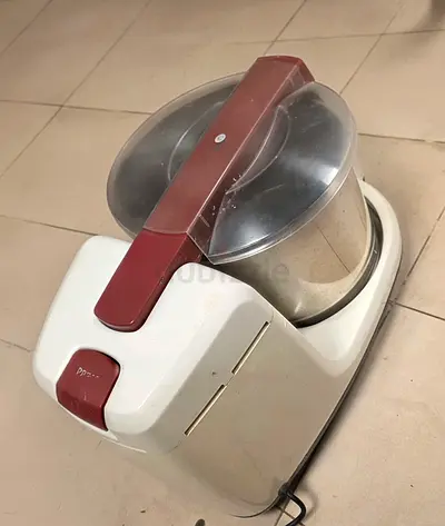 Ultra grinder - 4 years old. In proper working condition. Used occasionally - 2.5 litres. Negotiable