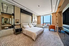 Fully Furnished| Upgraded| Vacant| Sea View