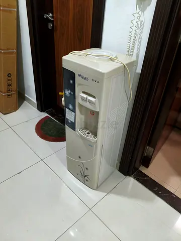 Water dispenser cold and hot