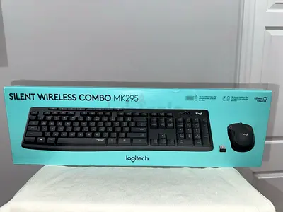 Logitech MK295 Silent Wireless Combo  Keyboard