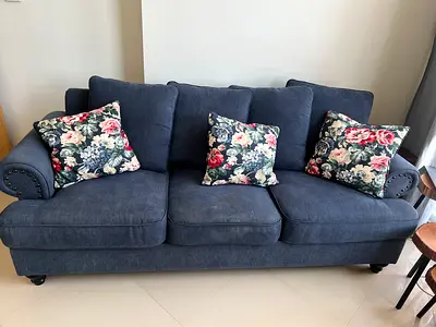 Comfortable Sofas 3 seaters and 2 seaters with cushions