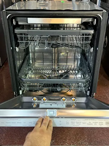 LG latest model 3 racks dishwasher built-in with WiFi fully-integrated model