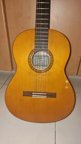 Yamaha CS40 Classical Guitar
