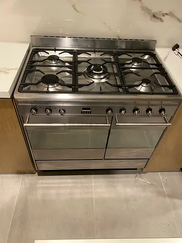 Smeg 5burner top gass oven  electric  Daul fuel