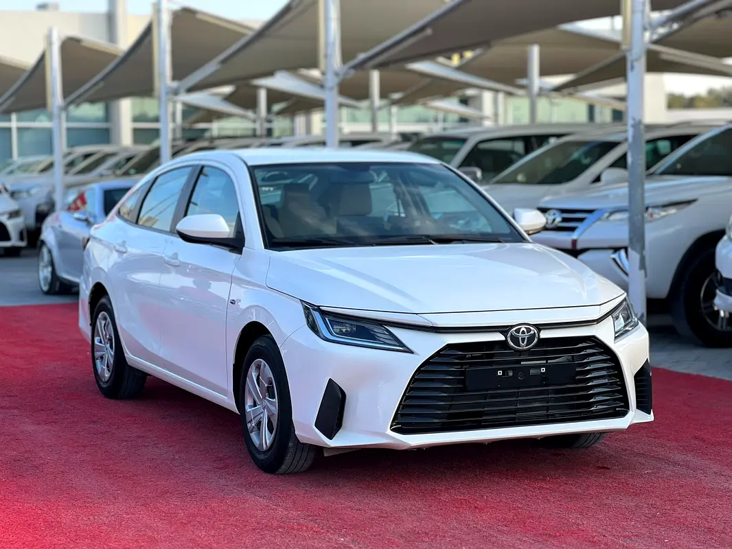 Toyota Yaris 2023 — photo 1 of 20