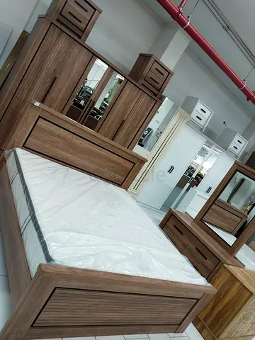 Stylish Wooden Bedroom Set with Storage