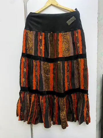 تنورة شتوية كلاسيكية طويلة تركية المنشأ