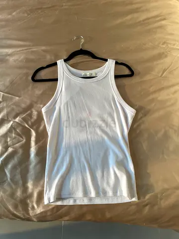 Women’s white top