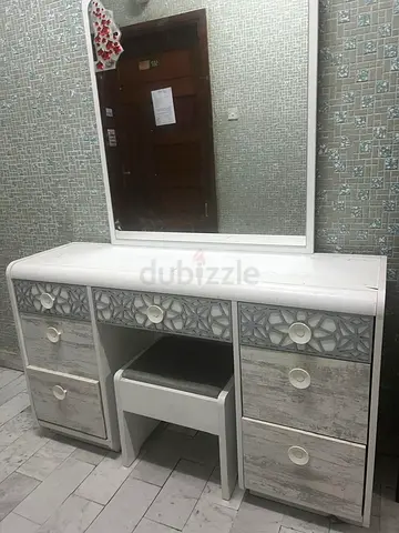 Elegant White Dressing Table with Mirror and Drawers