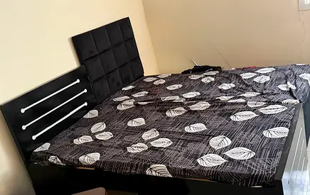 1 single bed with mattress
