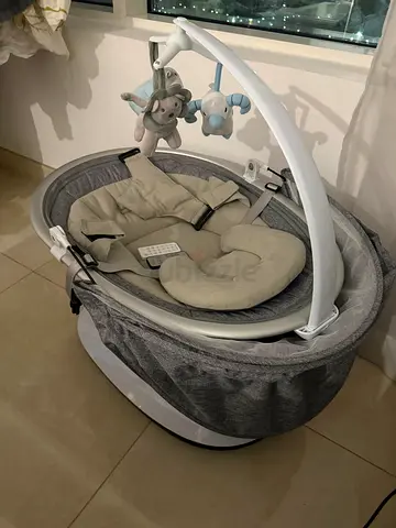 Comfortable Baby Bassinet with Soothing Features