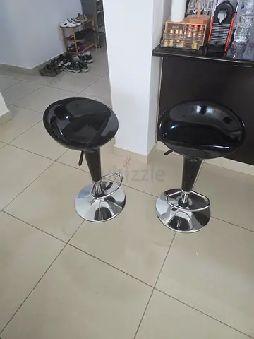 Stylish Black Bar Stools With Modern Design