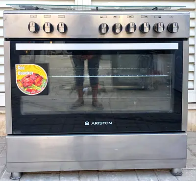 Ariston Gas cooker and oven for sale 60x90
