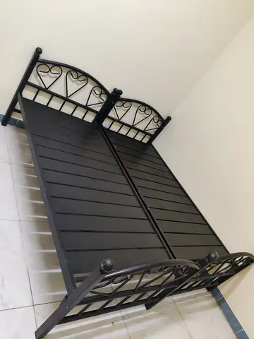 Sturdy Black Metal Twin Bed Frame with Elegant Design