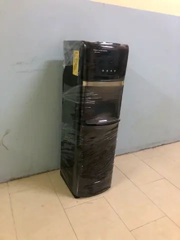 Bottom load water dispenser