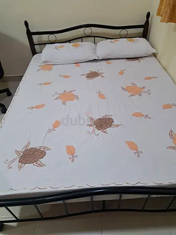 Stylish Floral Patterned Bed Frame and Mattress Set