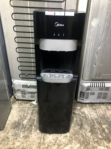 Bottom load water dispenser