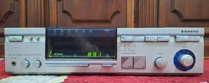 SANYO AM / FM Digital Synthesizer Receiver for Sale in very Good Condition.