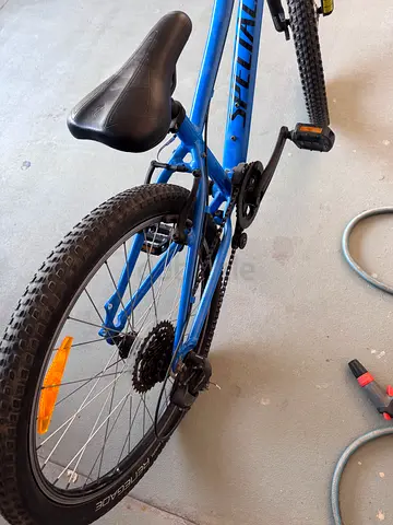 Kids 24inch Blue Specialized Mountain Bike in Good Condition