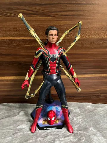 Hot Toys - Iron Spider - Infinity War - 1/6 scale