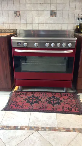 Smeg Electric Ceramic cooker Red Edition