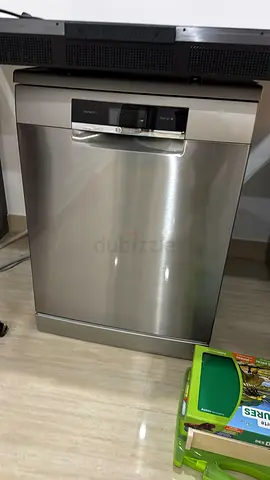 Bosch serice 8 new model dishawsher 3 racks with wifi option Like new condition