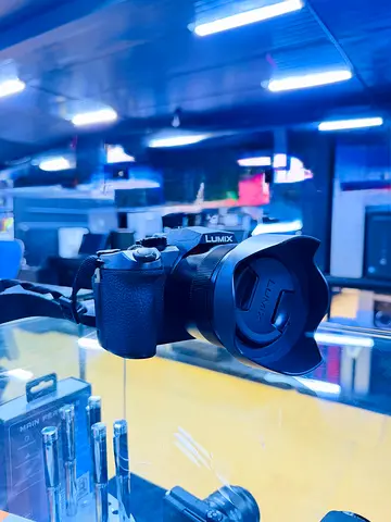 Panasonic Lumix DC-FZ1000 2