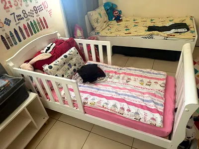 سريران اطفال بحاله جيده للبيع