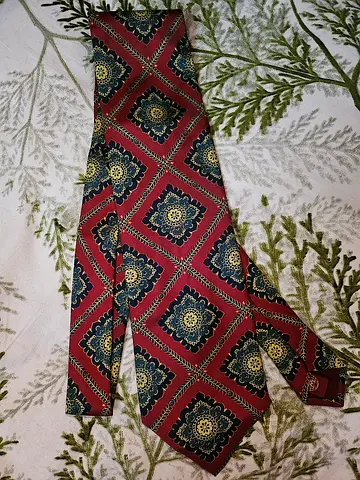 Alviero Martini Elegant Red and Gold Patterned Tie