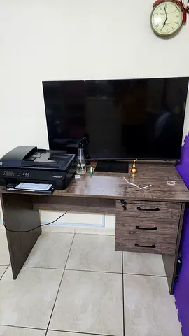 Office desk mint condition as good as new