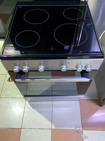 Siemens 60x60 4zone black electric cooker for sale FREE DELIVERY +WARRENTY