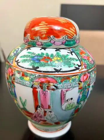 Beautiful Vintage Chinese Porcelain Ginger Jar