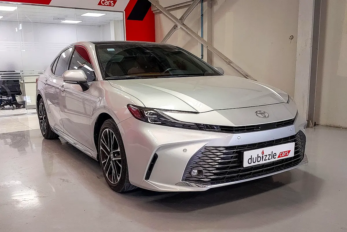 Toyota Camry 2025 — photo 1 of 15