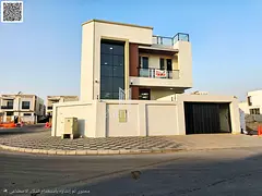 Corner villa, large footprint, personal finishing, excellent location.