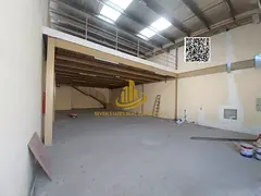 Fully operational warehouse with flexible layout, ideal for storage, distribution, and light industr