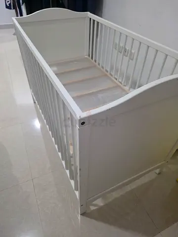 Cozy Baby Crib with Colorful Bedding -Never used
