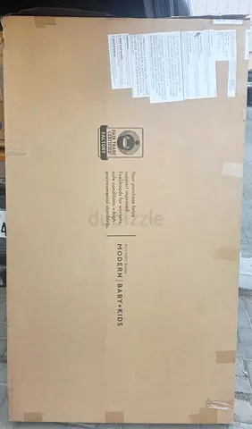 Brand New Pottery Barn Modern Baby 4-in-1 Crib. Brandnew. Still in Its Original Box, Unassembled.