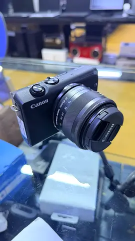 Canon EOS M200 with EF-M 15-45mm