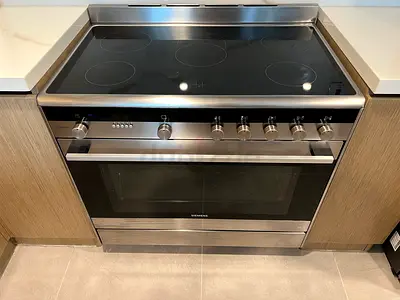 Siemens 5 burner electric ceramic Cocker size 90-60cm