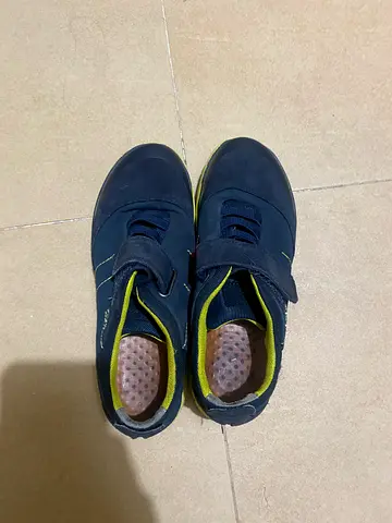 Geox navy blue sneakers with yellow bottoms - 35EU